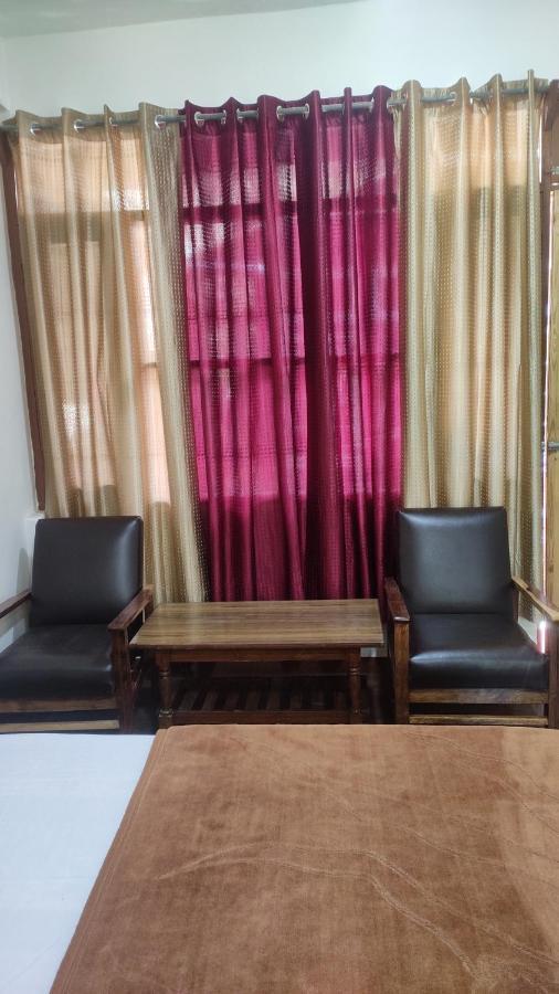 The Prasher Lodge Mall Road Manali Exterior photo