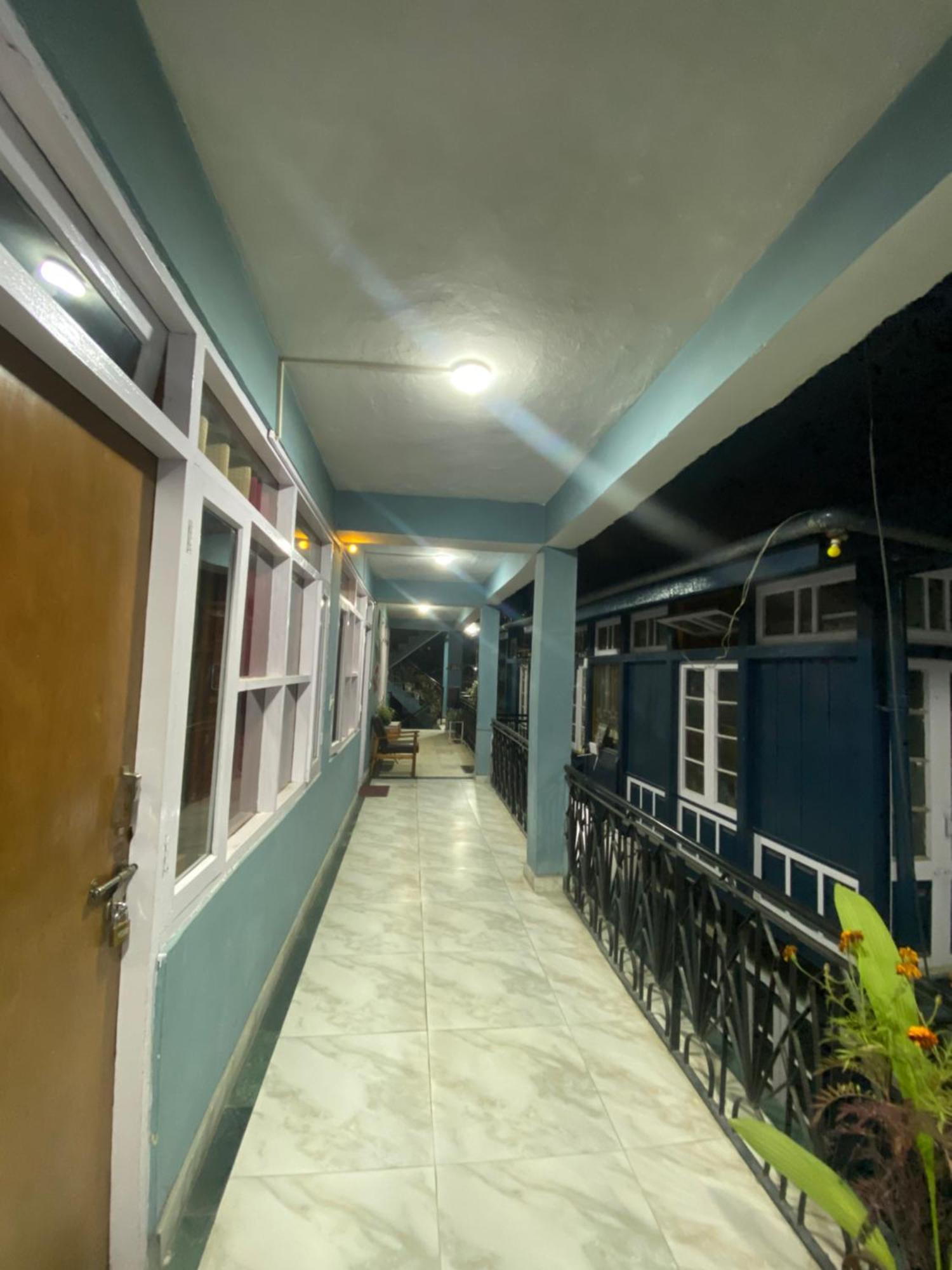 The Prasher Lodge Mall Road Manali Exterior photo